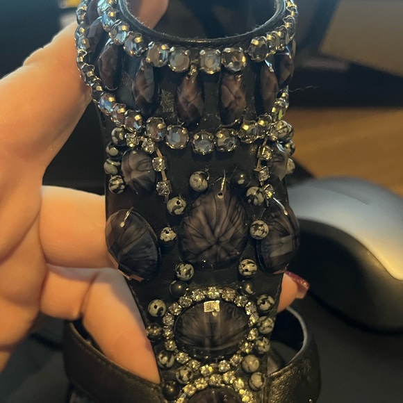 Carlos by Carlos Santana Size 8.5 open toe with crystal and purple matte gems - Picture 7 of 7